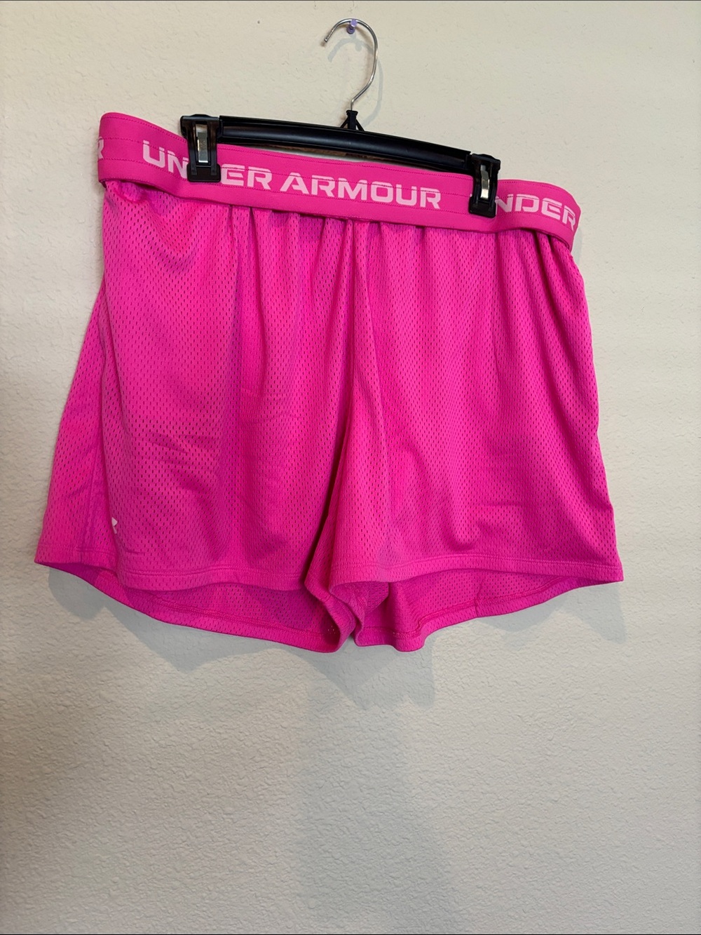 NWT 1X Under Armour Women's Bright Pink Mesh Athletic Shorts